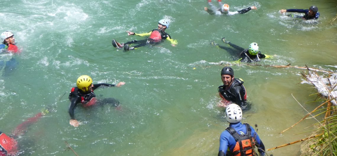 CURSO DE NATACIÓN EN RÍOS